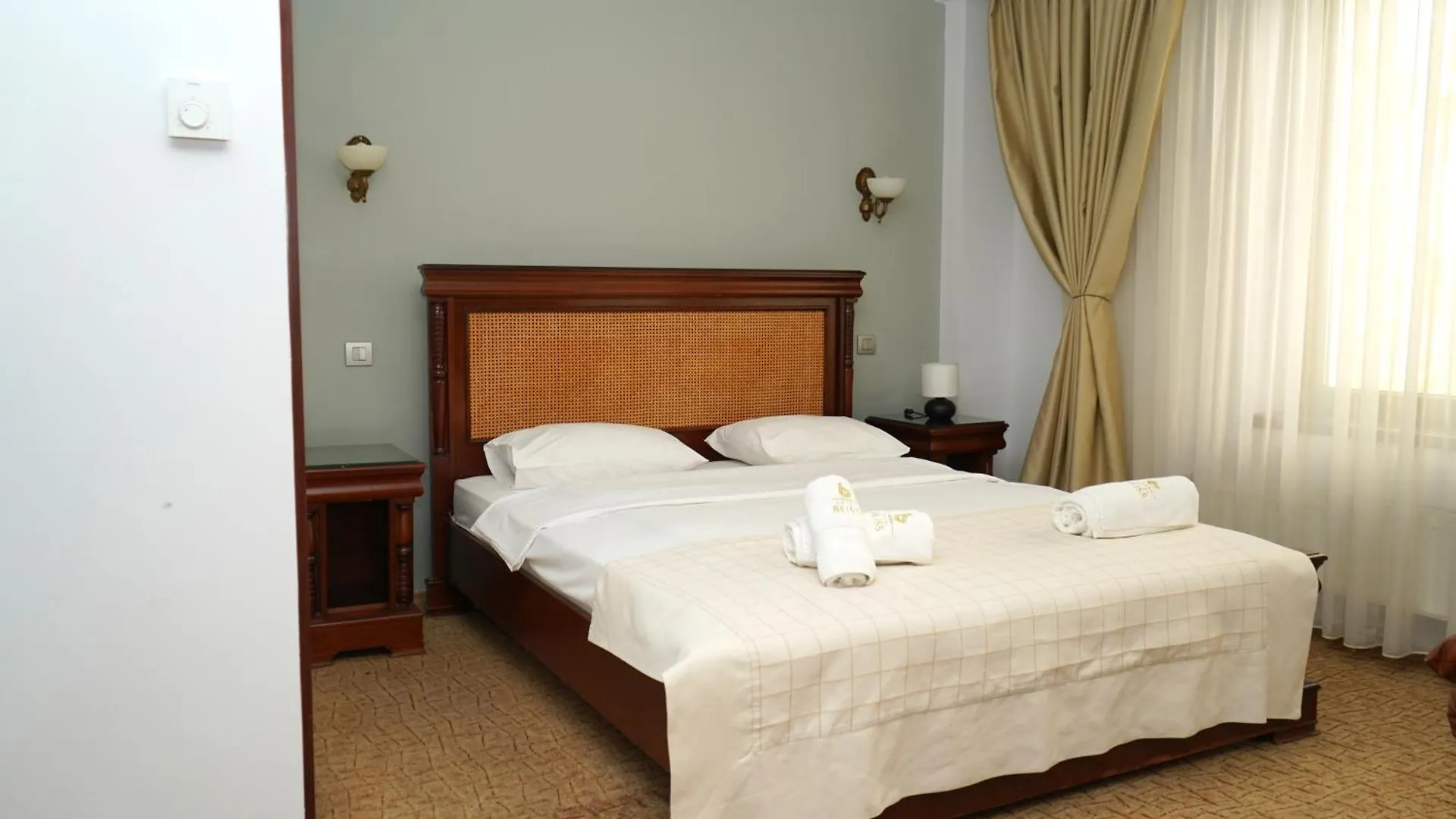 Hotel Bliss Bukarest 3*,